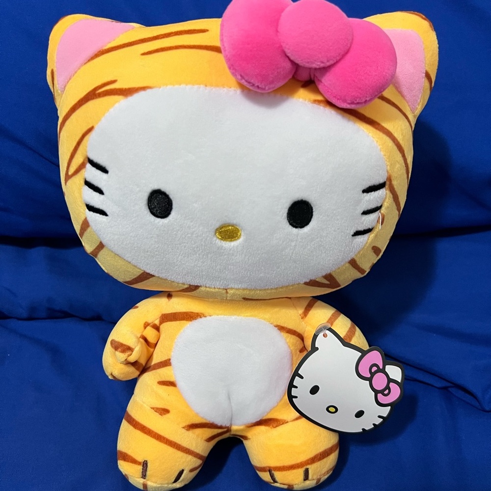 ⭐️ Hello Kitty Tiger Plushie ⭐️
